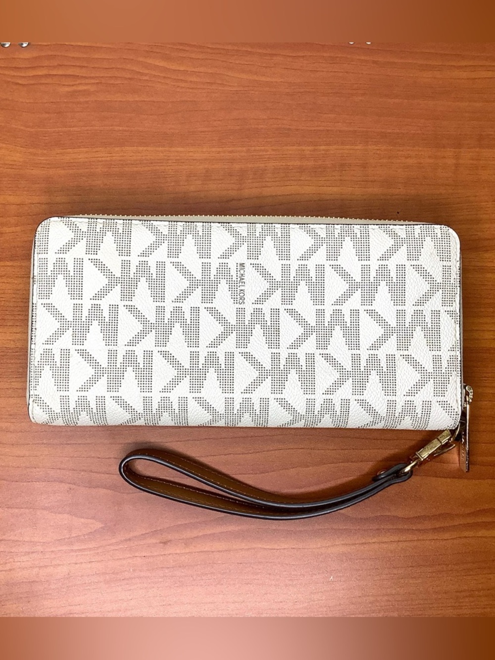 < Michael Kors Jet Set Travel Continental Large Wallet > - Picture 6 of 6